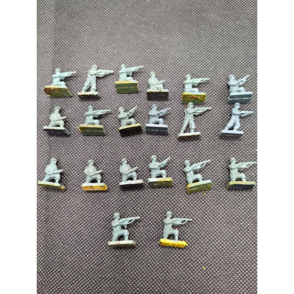 (20) WWII Infantry Miniatures 1/72 Scale